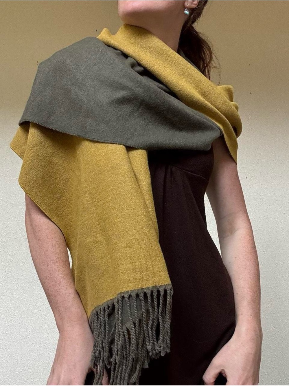 Green two toned cashmere blend scarf - Picture 2 of 5